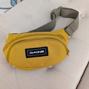 New Dakine Classic Hip Pack Mustard Yellow Waist Pack NWOT